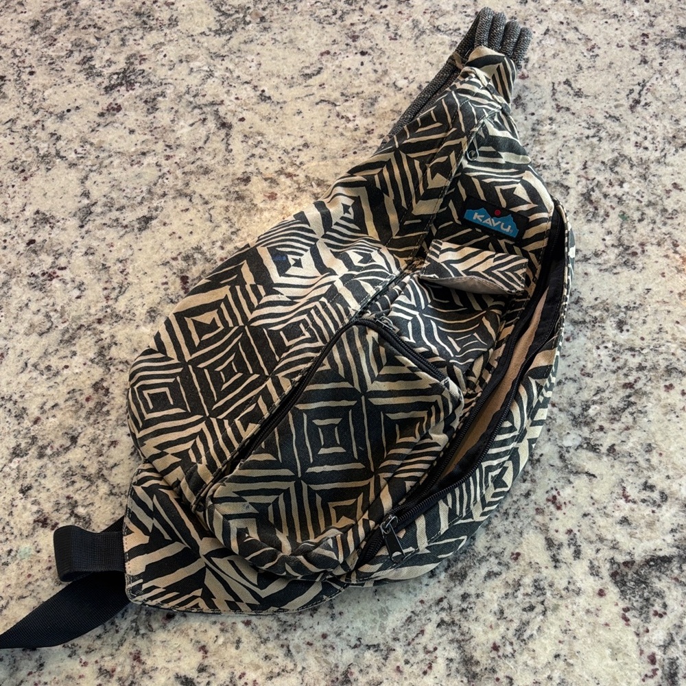 Kavu Geometric Black and Cream Bag